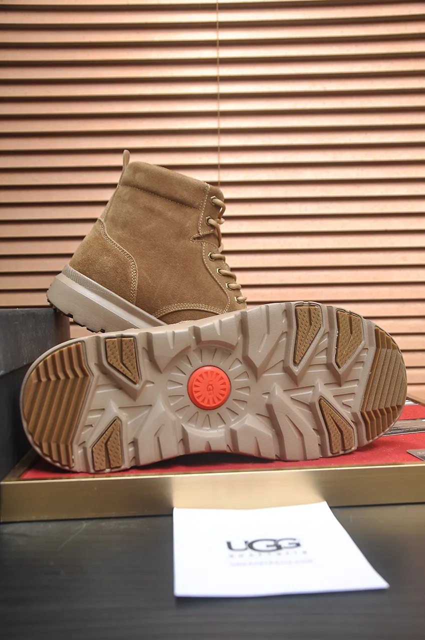 Men's shoes 💰580💶【UGG】(full genuine wool lining) Please pay attention to the original quality and compare the thickness of the wool 🏮🏮Hot style Martin boots from Australia's warm luxury brand men's shoes, official website synchronization, Beckham men's style..., made of imported top-layer waxed cowhide, waxed toe, Australian real wool velvet lining Carefully sewn...Imported rubber Martin boots outsole (comfortable, soft and wear-resistant). I really like the quality...Exquisite workmanship, you can't put it down once you see it. Code number 39-44
